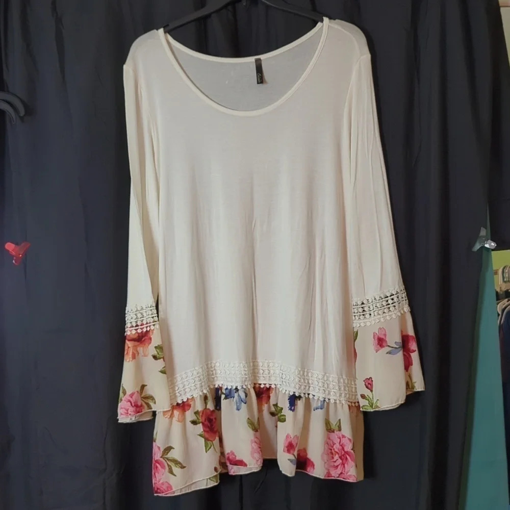 Celeste Tunic.‎ 0XL. NWOT.